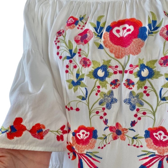 ⭐️ SOLD ⭐️ Umgee Bohemian Floral Embroidered Off Shoulder Top Size Small White - Picture 6 of 10